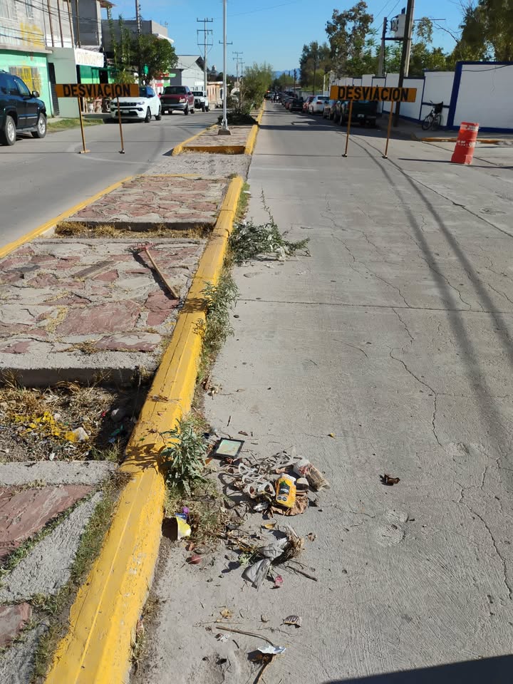 🧹🌳 🚧Personal de Servicios Generales llevó a cabo labores de limpieza y mantenimiento en e...