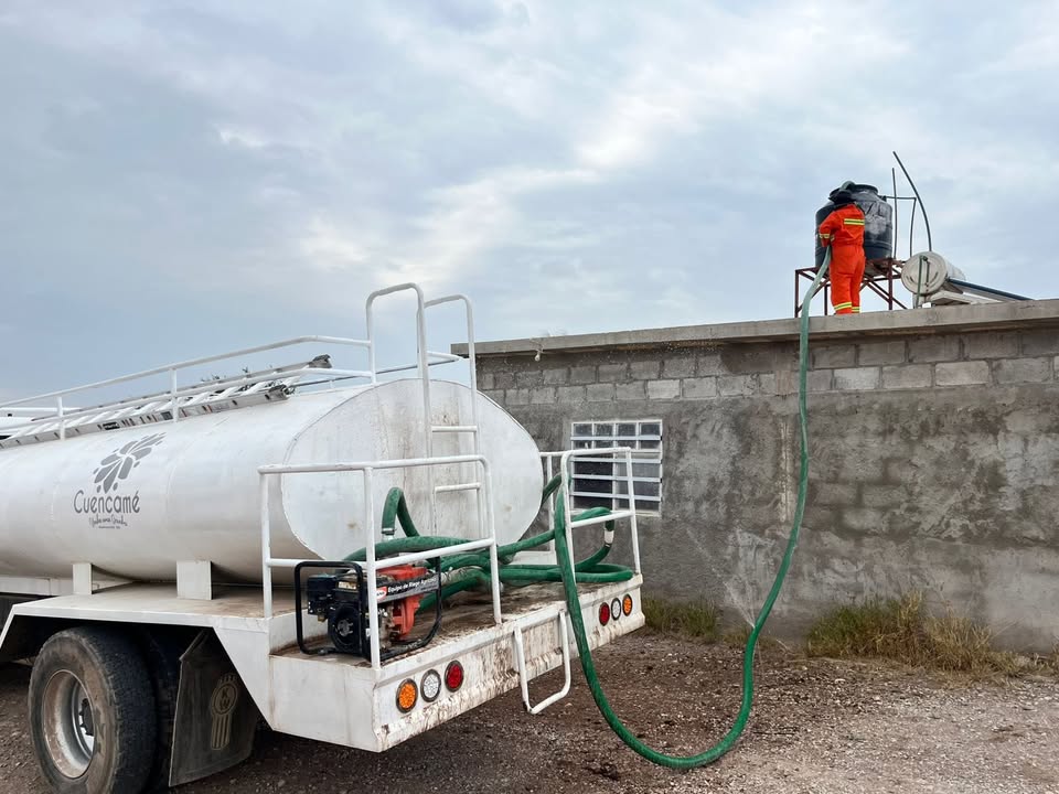 🚰💧Por instrucciones de la Presidenta Municipal, Dra. Edith Orozco Machado, se continúa con...