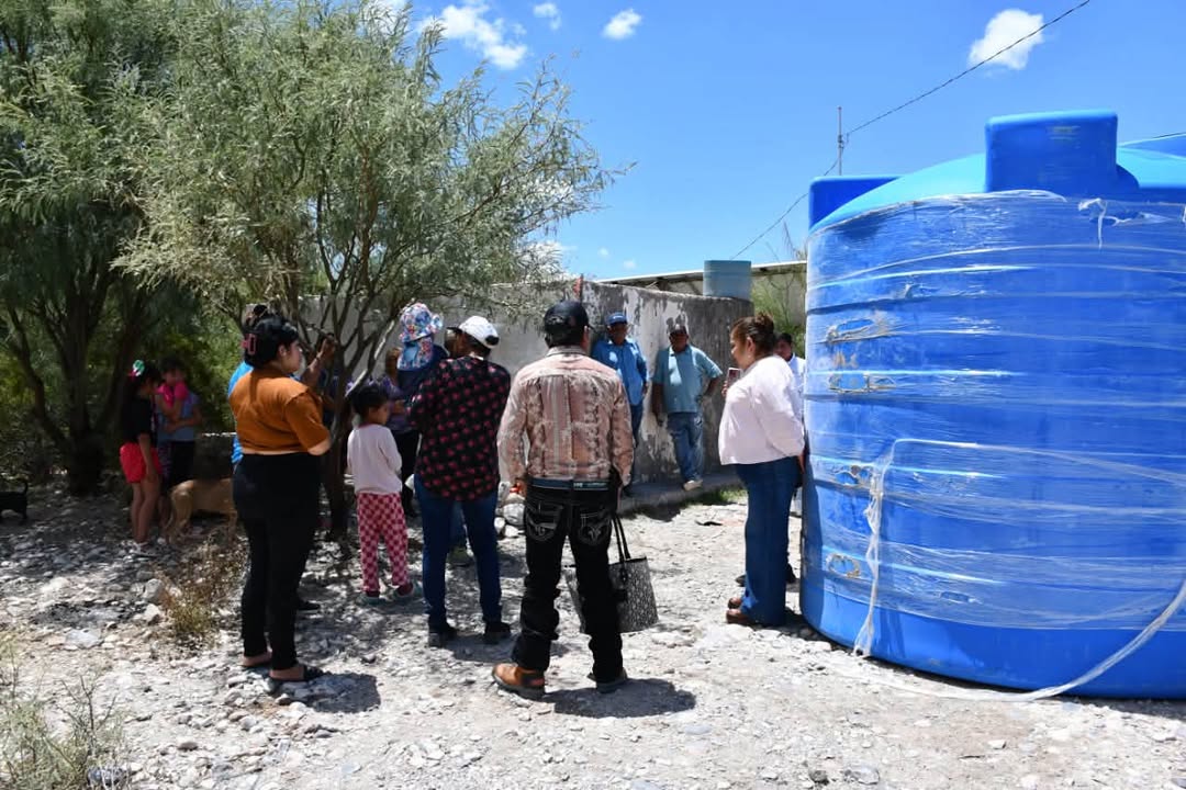 💧🤝 La 𝐃𝐫𝐚. 𝐄𝐝𝐢𝐭𝐡 𝐎𝐫𝐨𝐳𝐜𝐨 realizó la 𝐞𝐧𝐭𝐫𝐞𝐠𝐚 𝐝𝐞 𝐮𝐧𝐚 𝐜𝐢𝐬𝐭𝐞𝐫𝐧𝐚 𝐜𝐨𝐧 𝐜𝐚𝐩𝐚𝐜𝐢𝐝𝐚𝐝 𝐝𝐞 𝟏𝟎,𝟎𝟎𝟎 𝐥𝐢𝐭𝐫𝐨𝐬 ...