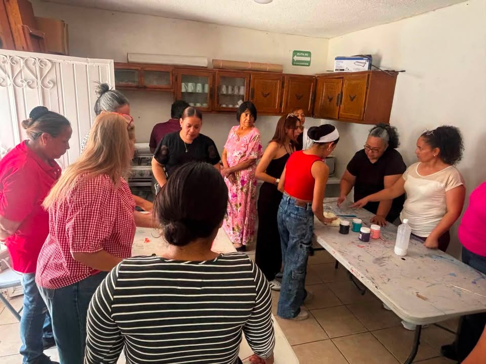 🌸 Todo un éxito el Curso de Porcelana Fría en el Instituto Municipal de la Mujer.🩷👩🏻 Con ...