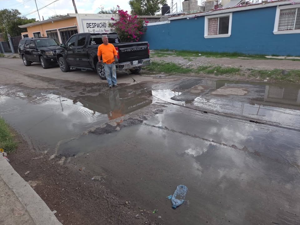 🚧🛠️ 𝗦𝗘 𝗔𝗧𝗘𝗡𝗗𝗜𝗢́ 𝗥𝗘𝗣𝗢𝗥𝗧𝗘 𝗗𝗘 𝗗𝗥𝗘𝗡𝗔𝗝𝗘 𝗘𝗡 𝗟𝗔 𝗖𝗔𝗟𝗟𝗘 𝗝𝗨𝗔𝗡 𝗙𝗥𝗔𝗡𝗖𝗜𝗦𝗖𝗢 𝗗𝗘𝗟 𝗖𝗔𝗦𝗧𝗜𝗟𝗟𝗢 Luego de conclui...