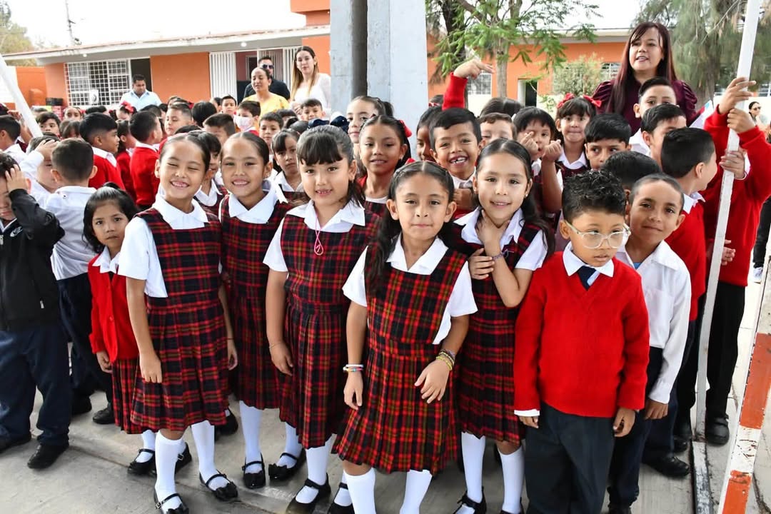 📚 ¡Arranque del ciclo escolar 2026–2027! 🎒✨ Con entusiasmo y alegría, la 𝐃𝐫𝐚. 𝐄𝐝𝐢𝐭𝐡 𝐎𝐫𝐨𝐳𝐜...