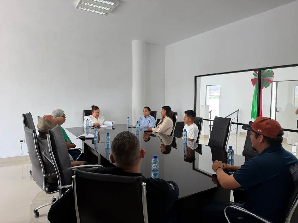 La Dra. Edith Orozco Machado, Presidenta Municipal, sostuvo una reunión de trabajo con integ...